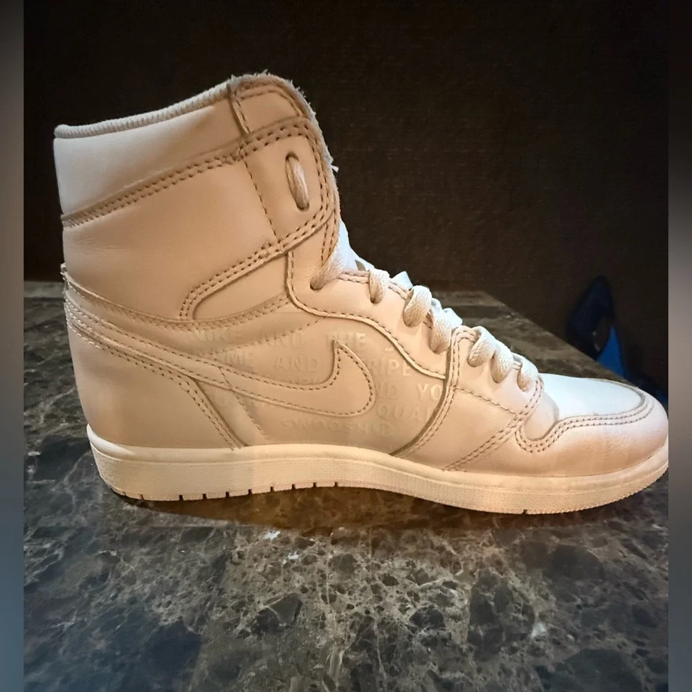 Nike. Air Jordan 1 Retro High OG 'Guava Ice’. Size 8.